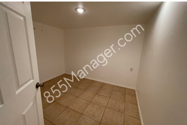 Building Photo - Charming Ranch Home: 3 Bed, 2.5 Bath in Wa...