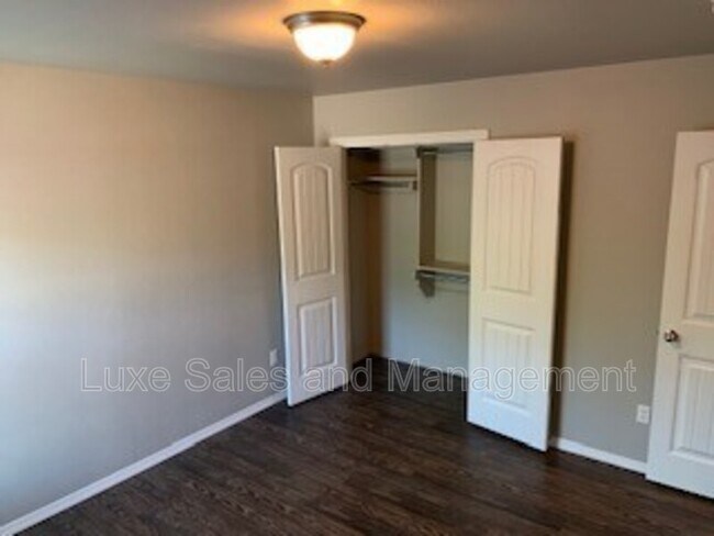 Building Photo - 2024 Buena Vida Ln