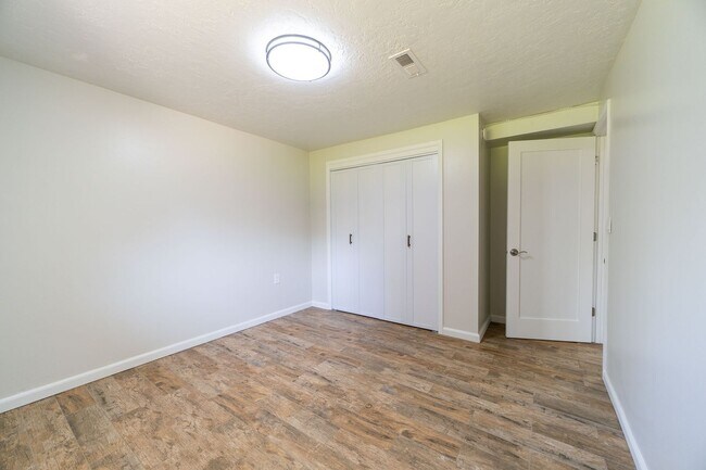 Building Photo - Rare 6 Bedroom Country Ranch Home – Dream Come True!