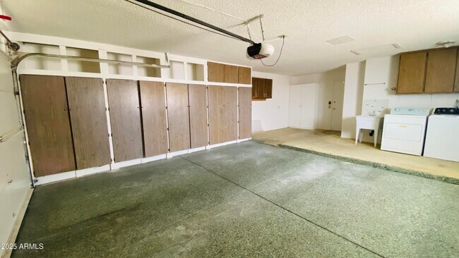 Building Photo - 20025 N Mustang Ct