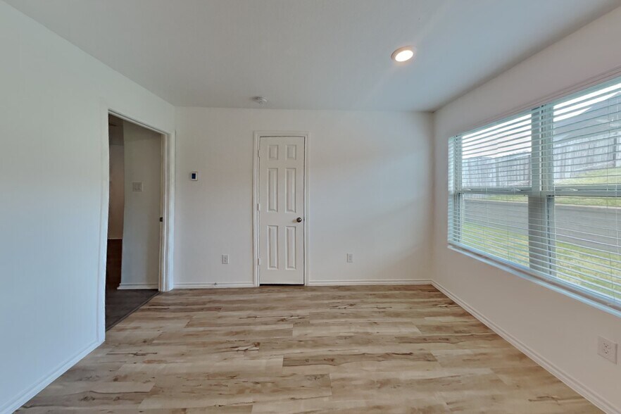 Building Photo - 11106 N Lake Mist Ln