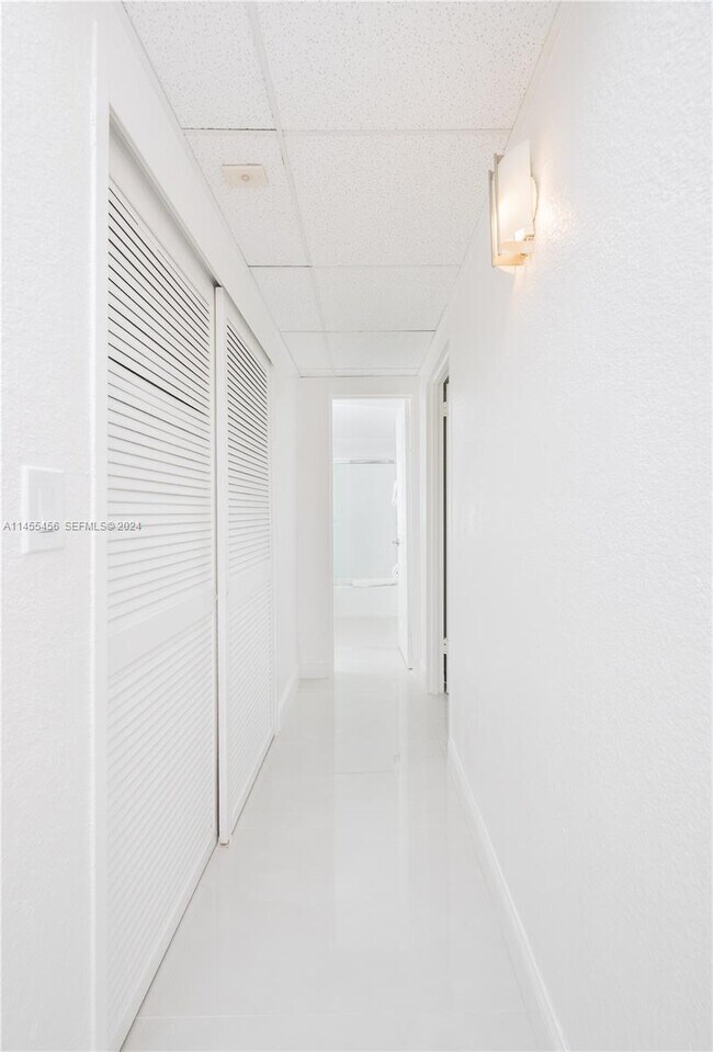 Building Photo - 3801 S Ocean Dr