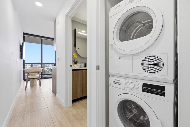 Building Photo - 580 72nd St