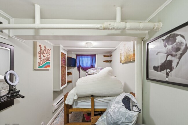 Building Photo - Fully Furnished Family Home in Glendale, NY