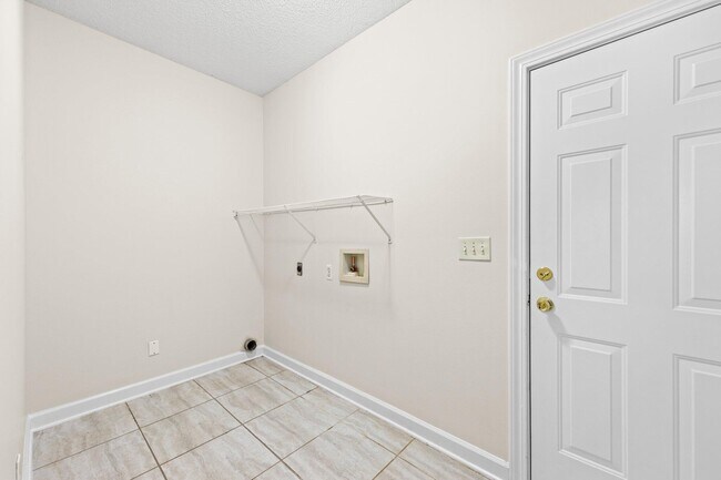 Building Photo - 1472 The Crossings