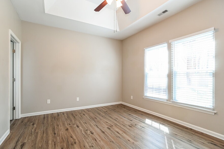 Building Photo - 2117 David Earl Dr