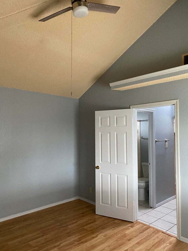 Building Photo - 1445 Plaza Verde Dr