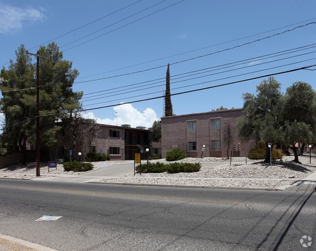 Primary Photo - Corleone Apartments