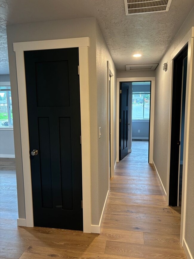 Building Photo - 3 Bed Home with Yard, Garage + In-Unit W/D