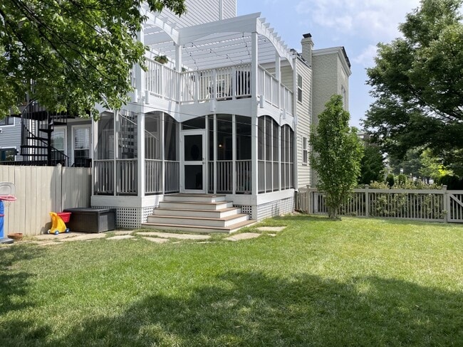 Building Photo - 1700 D St SE