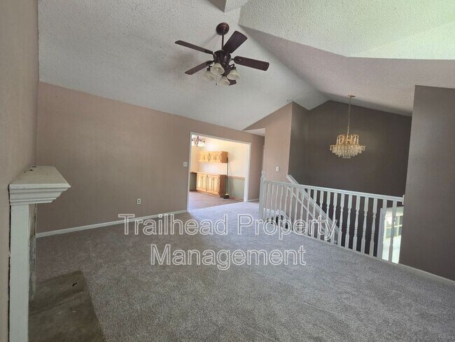 Building Photo - 607 SE Steeple Ln