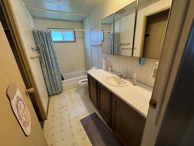 Building Photo - 2 bedroom 1 bath