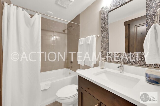 Building Photo - Beautiful Townhome in Huntsville
