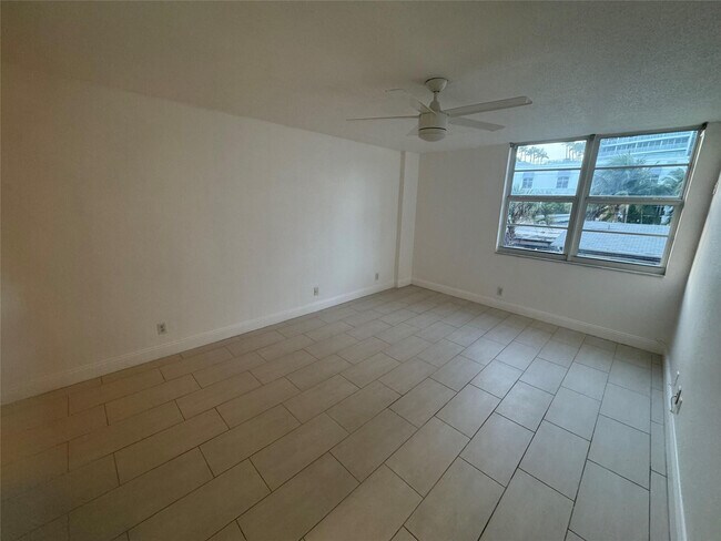 Building Photo - 336 N Birch Rd