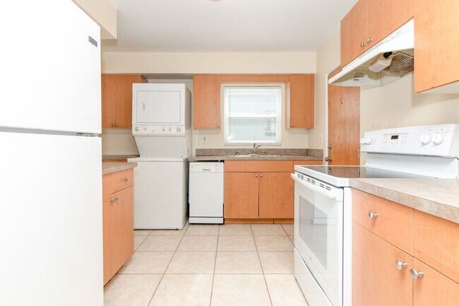 Building Photo - 94 Columbia St