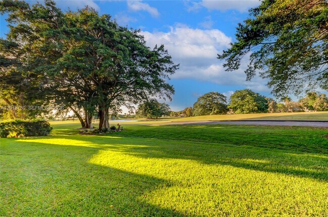 Building Photo - 16175 Golf Club Rd
