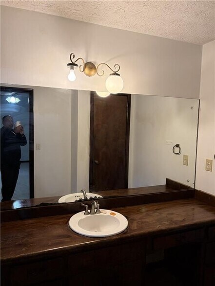 Building Photo - 5252 Enchanted Cove SW