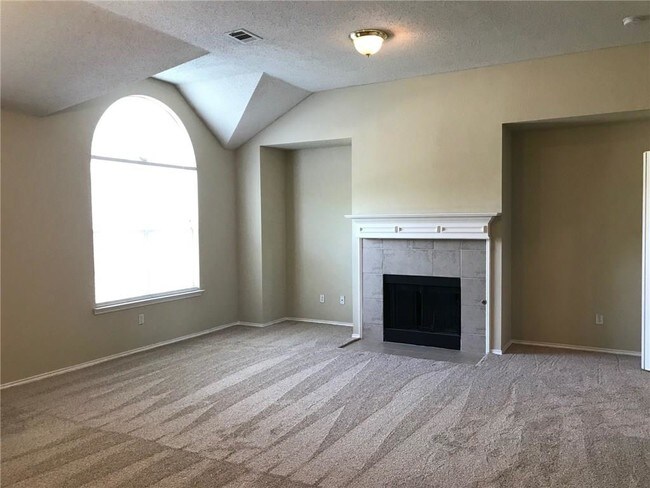 Building Photo - 1418 Summerplace Dr
