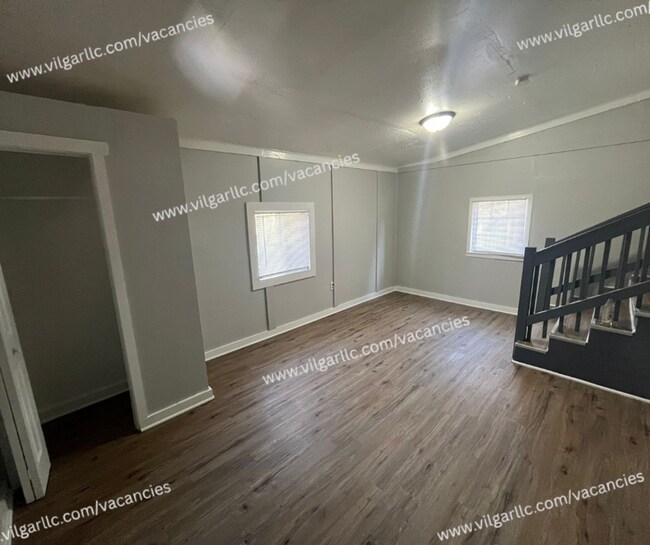 Building Photo - 3 Large Bedrooms (Oversized Master) • 1 Bathroom • Single-Family Home