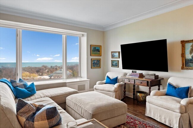 Building Photo - 2130 N Lincoln Park W