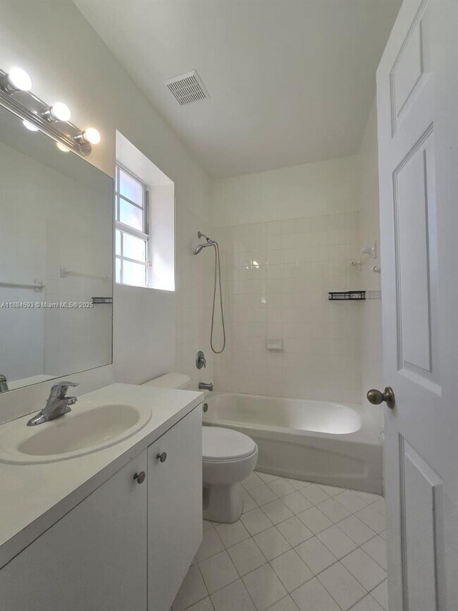 Building Photo - 1398 NE 33rd Ave