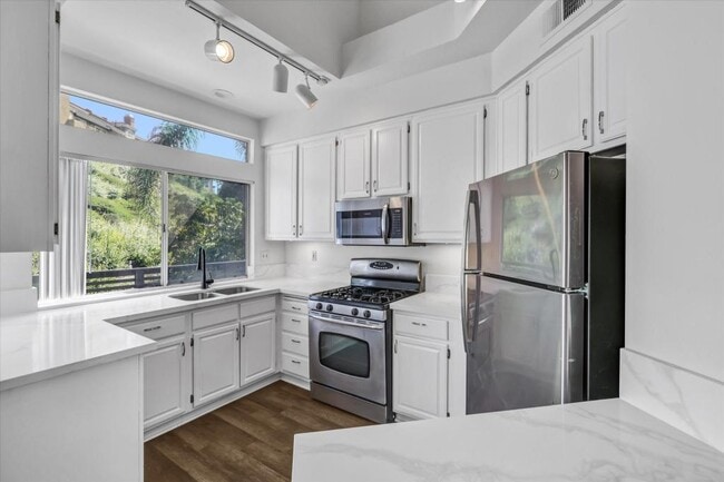 Building Photo - 25038 El Carrizo