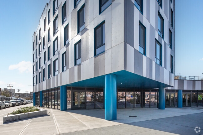 Building Photo - Beach 21st