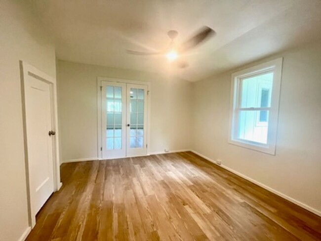 Building Photo - 3 Bedroom plus Office and 2.5 Bath for ren...