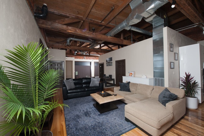 Building Photo - 2101 Beale Ave