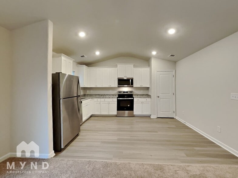 Building Photo - 283 New Villas St