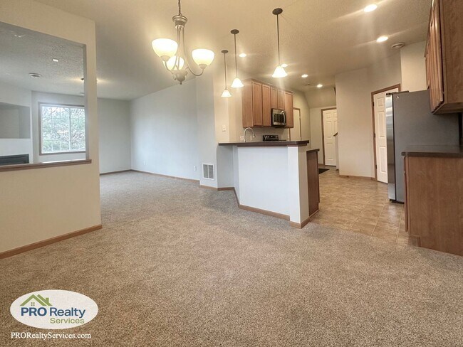 Building Photo - Recently Remodeled 3 Bedroom Townhome
