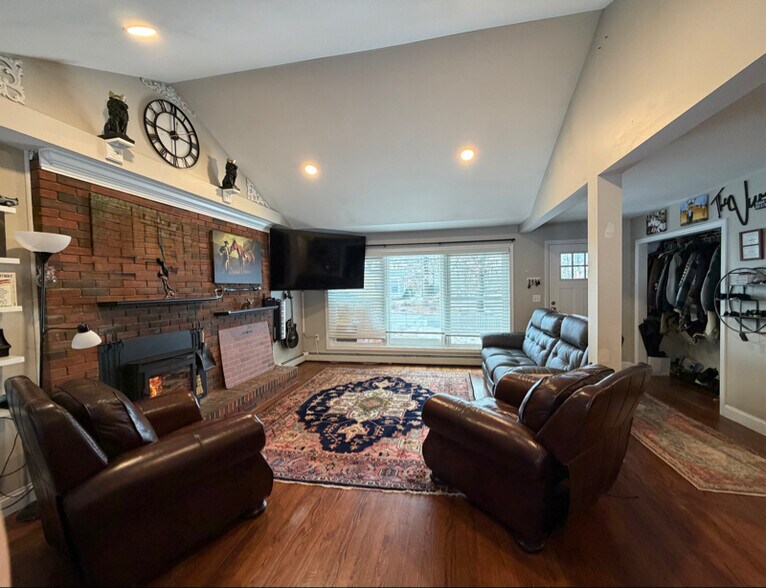 Building Photo - 125 Skyview Rd