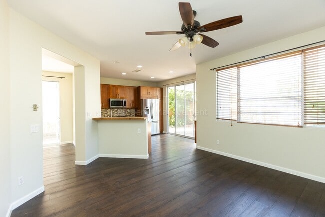 Building Photo - Beautiful home in Sunset Glen with 4 bedrooms 2.5 bath, 1726 Sq Ft available NOW