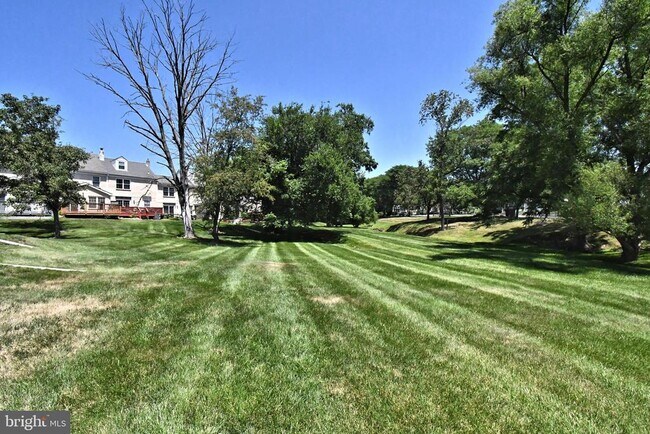 Building Photo - 2489 Hillendale Dr