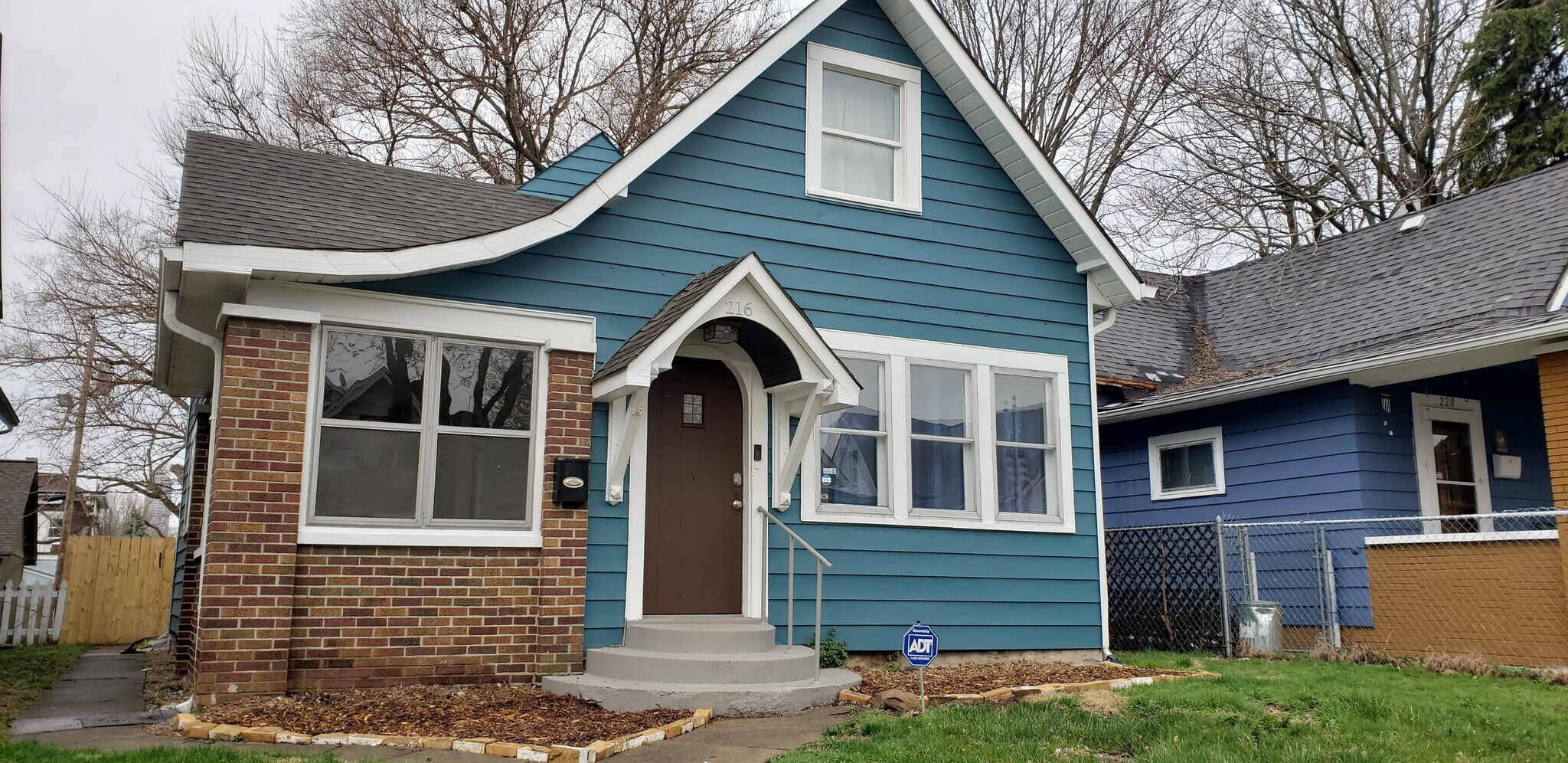 street view of house - 216 N Summit St