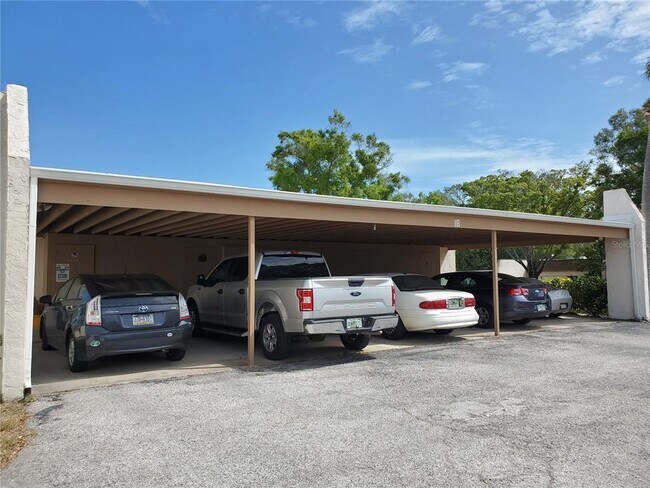 Building Photo - 1400 Arrowhead Cir W