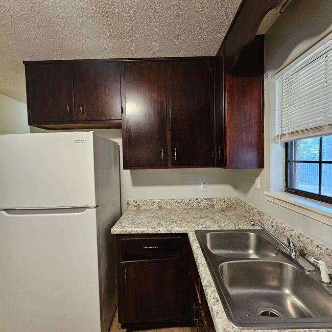Building Photo - 3701 Donovan Dr