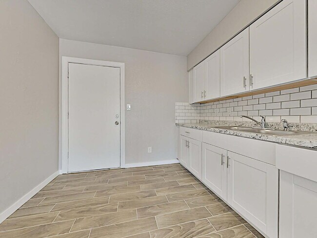 Building Photo - Modern Comfort in Mesa – 2-Bedroom with Ya...