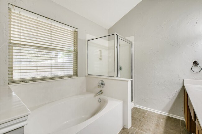 Building Photo - 1504 Julianas Way
