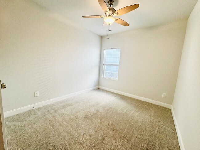 Building Photo - 2422 Capri Ct