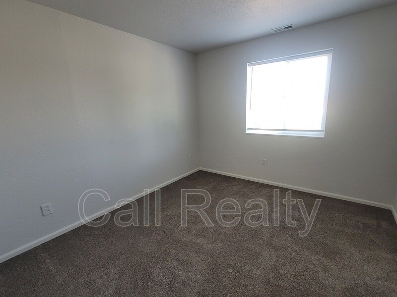 Building Photo - 11122 E Valleyway Ave