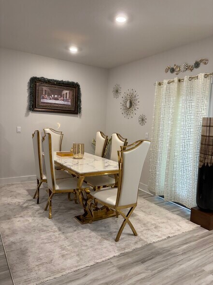 Building Photo - 5832 Sargassum Ln