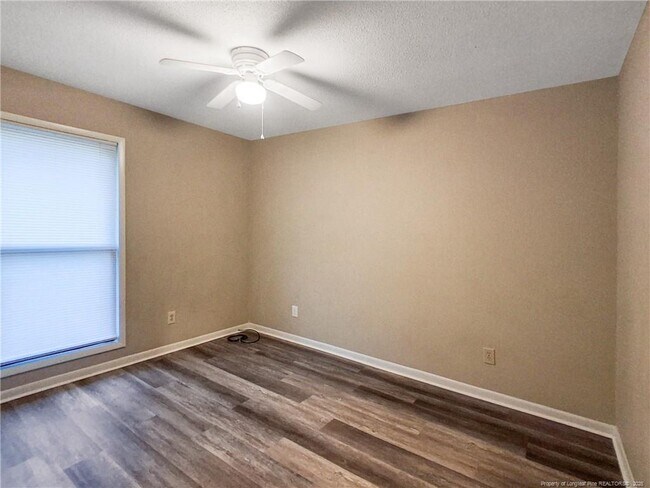 Building Photo - 6594 Honeysuckle Dr