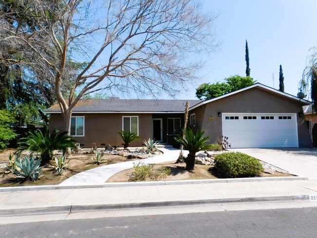 Primary Photo - 2235 Fordham Ave