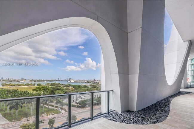 Building Photo - 1000 Biscayne Blvd