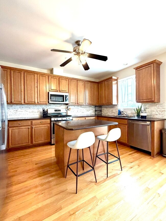 Building Photo - 362 Broadmoor Ln