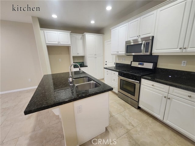 Building Photo - 423 La Floresta Dr