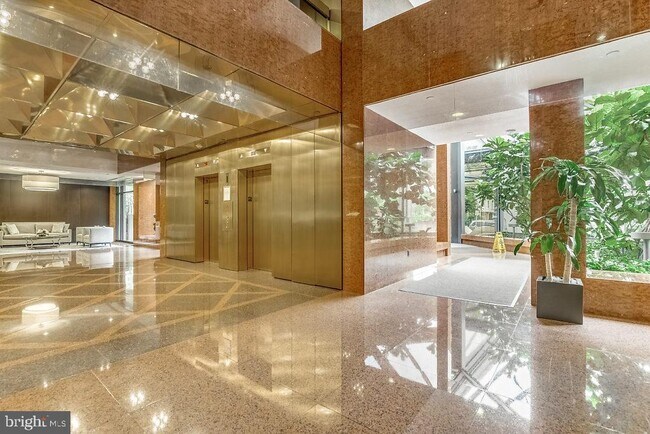 Building Photo - 1530 Key Blvd