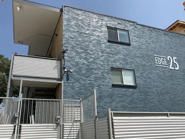 Building Photo - 2633 W 25th Ave