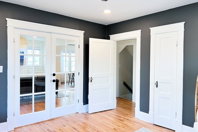 Building Photo - Furnished 3 Bedroom Walkable East Nashvill...